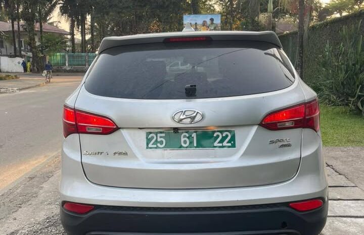 
								Hyundai Santa Fe 2015 Douala full									