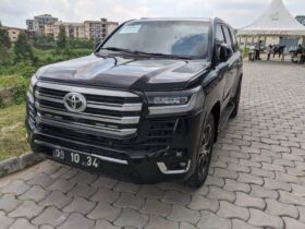 Land cruiser V8 XR 2020 Douala