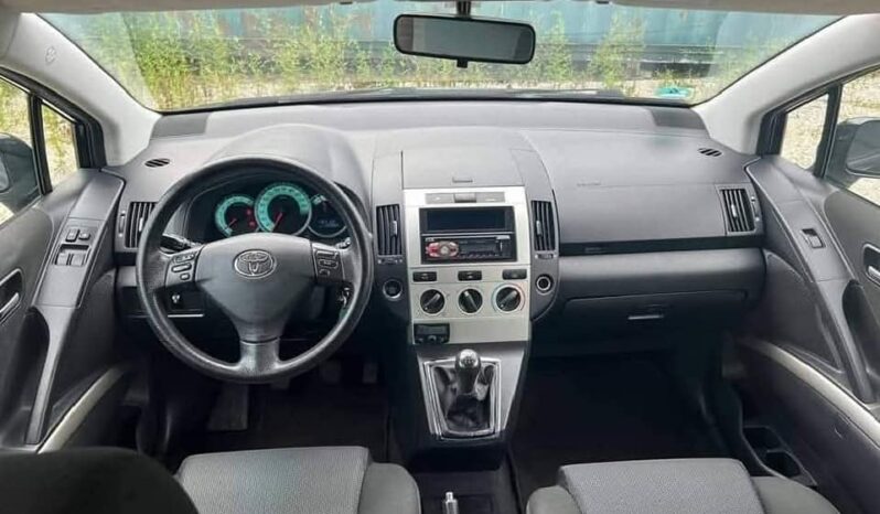 
								Toyota Corolla Verso 2004 Douala full									