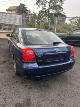 TOYOTA AVENSIS 2005 Douala