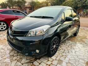 TOYOTA YARIS VITZ 2013 Douala