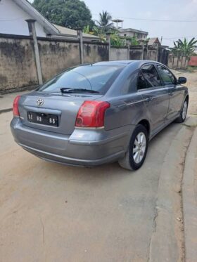 Toyota Avensis Tête de Cochon Berline Douala