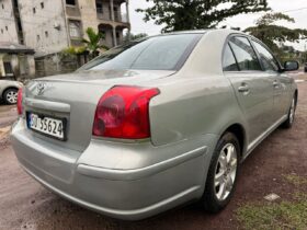 Toyota Avensis 2006 occasion Europe Douala