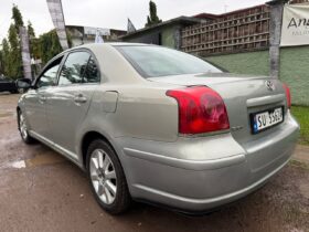 Toyota Avensis 2006 occasion Europe Douala