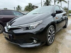 Toyota Auris hybride année 2018 Douala