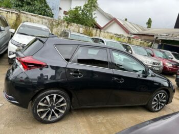Toyota Auris hybride année 2018 Douala