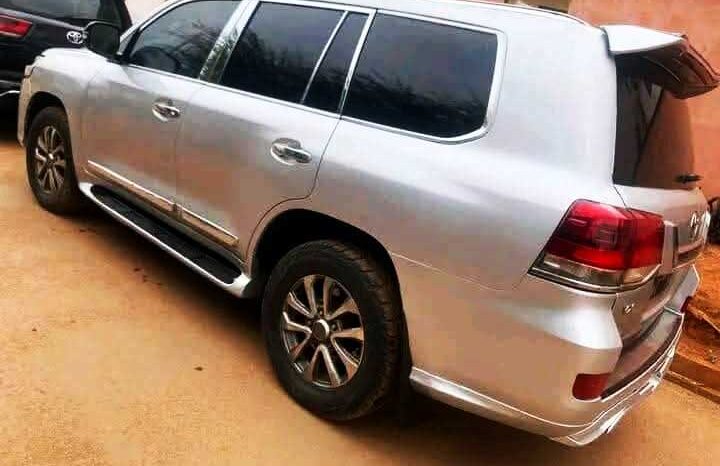 
Toyota Land Cruiser 2022 révolution 2024 à vendre Yaoundé full									