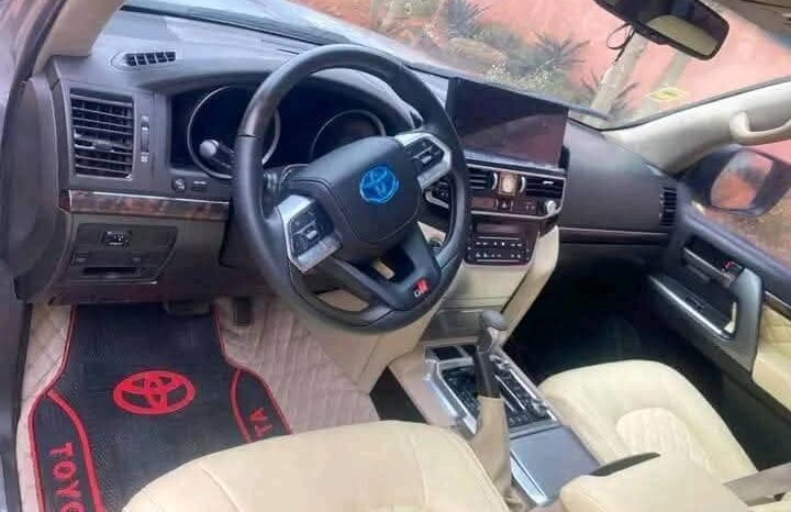 
Toyota Land Cruiser 2022 révolution 2024 à vendre Yaoundé full									